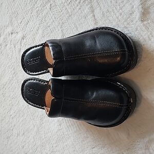 BORN Black Leather Clogs W31018 Womens 9 Slip On Shoes